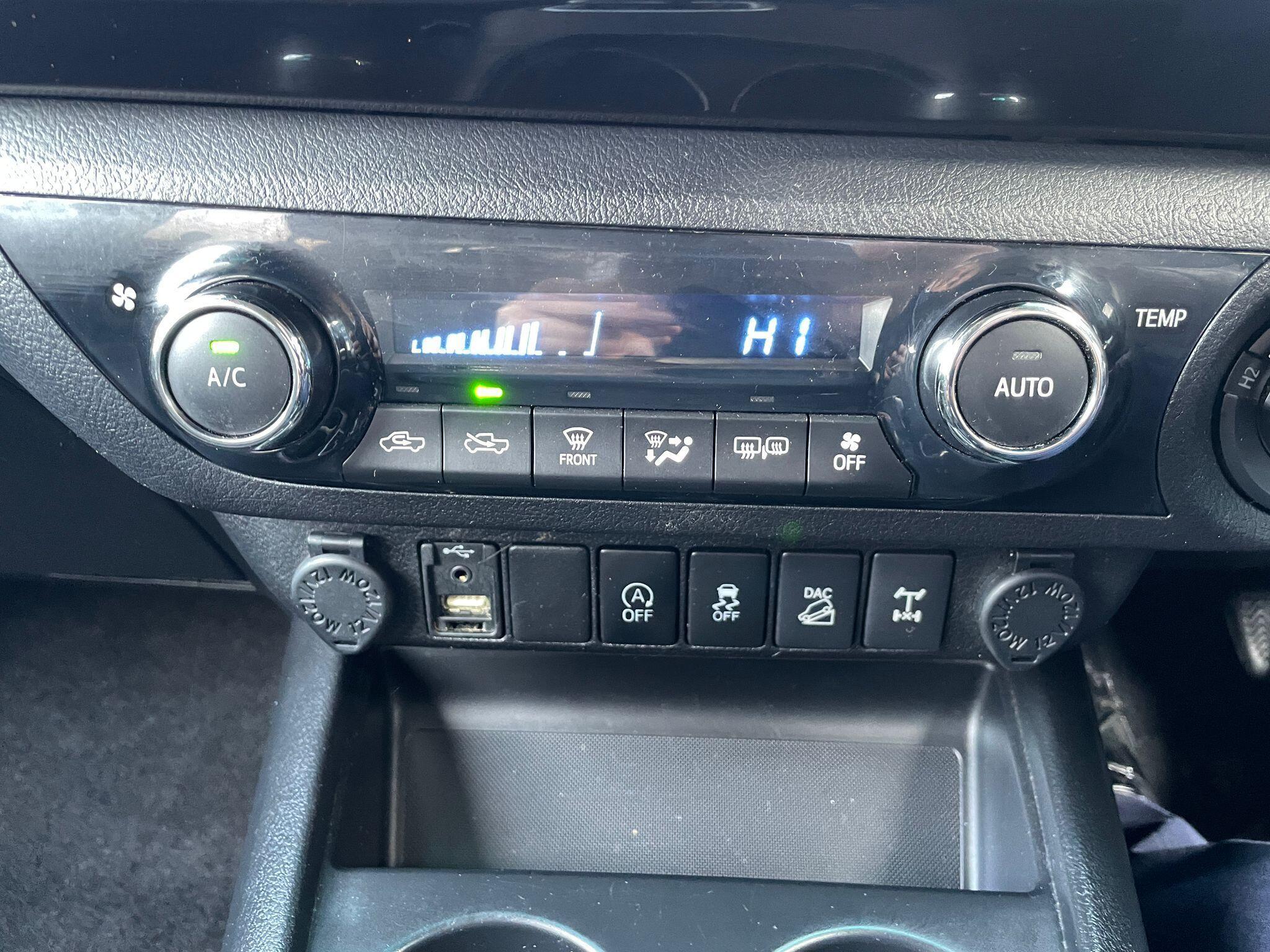 Toyota Hilux - image 24